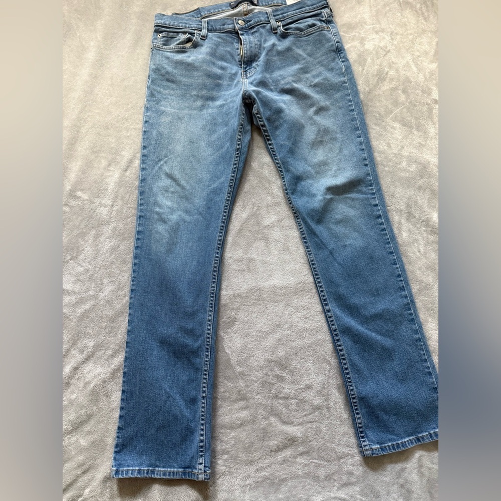 Hollister Men's Classic Blue Straight Jeans
